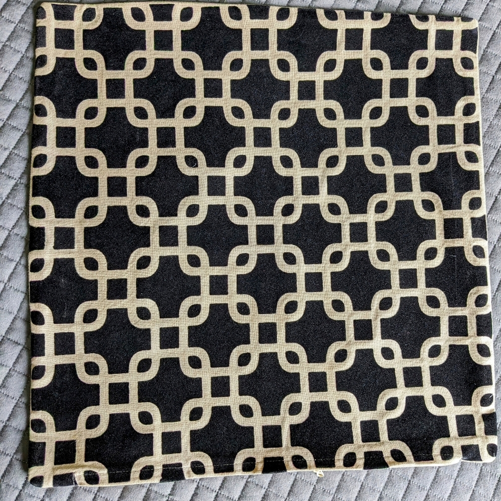 Decrotive pillow cover